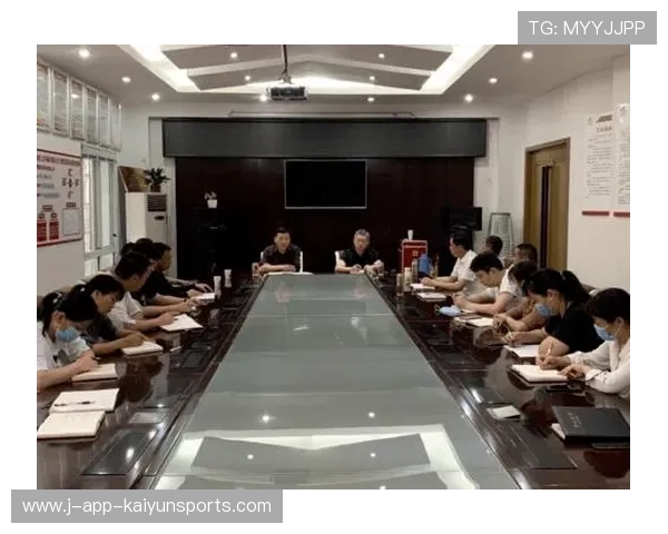 琑队如何构建青训人才的长期培养路径，加强青年人才培养和干部队伍建设的建议